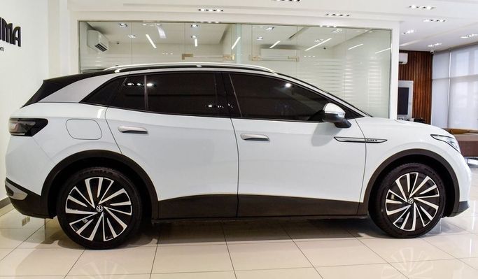 Подержанный Volkswagen ID.4, 2022 в Шардже от Alsalama Motors Белый цвет. Европейская | AUTO.AE