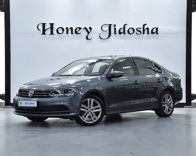 Подержанный Volkswagen Jetta VI Рестайлинг, 1.6 л, 2018 в Шардже от Honey Gidosha Used Cars Tr. Серый цвет.  | AUTO.AE