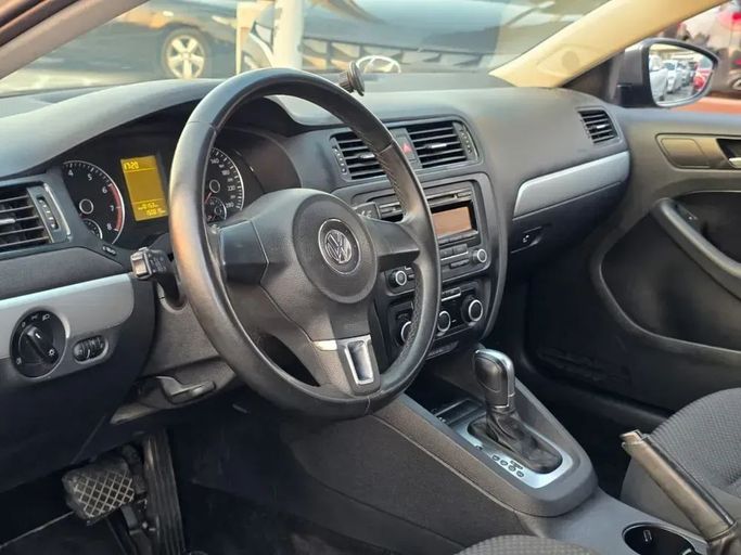 Подержанный Volkswagen Jetta VI Рестайлинг, 1.6 л, 2014 в Шардже от Al Sayed Ezzat Khamis Серый цвет. Other | AUTO.AE