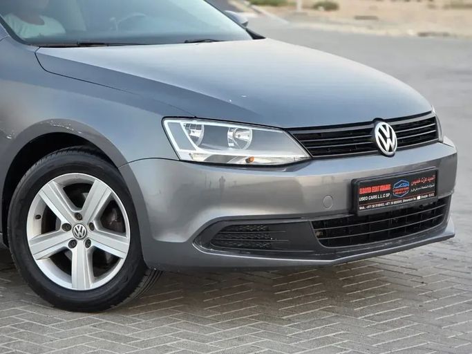 Подержанный Volkswagen Jetta VI Рестайлинг, 1.6 л, 2014 в Шардже от Al Sayed Ezzat Khamis Серый цвет. Other | AUTO.AE