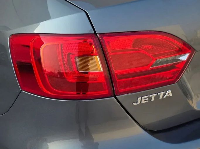 Подержанный Volkswagen Jetta VI Рестайлинг, 1.6 л, 2014 в Шардже от Al Sayed Ezzat Khamis Серый цвет. Other | AUTO.AE