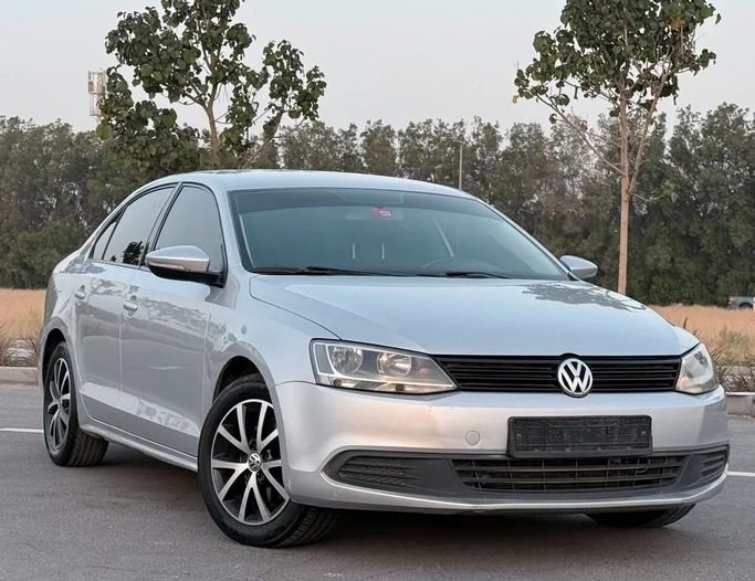 مستعملة Volkswagen Jetta فيس ليفت السادس, 1.4 l, 2014 في في الشارقة من Laqtah Used Cars، اللون فضي. مواصفات الخليج | AUTO.AE | إعلان #272744