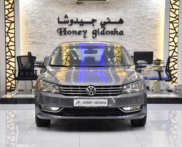 Подержанный Volkswagen Passat B7, 2.5 л, 2013 в Шардже от Honey Gidosha Used Cars Tr. Серебристый цвет.  | AUTO.AE