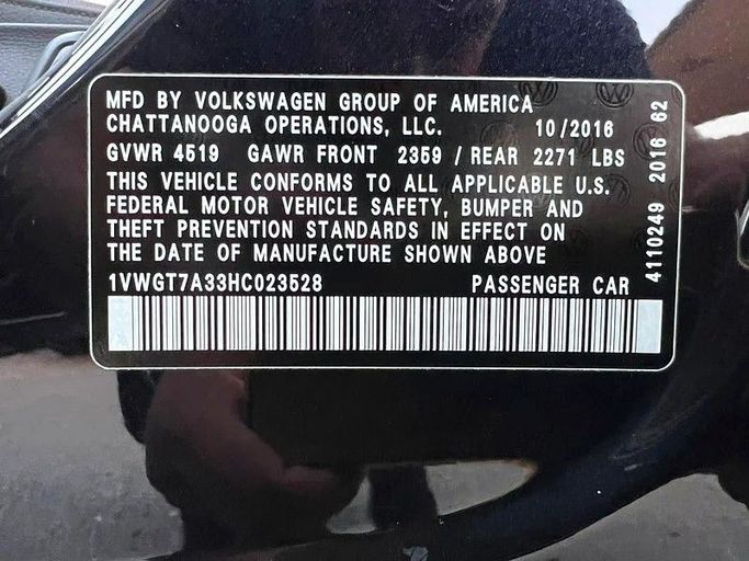 Подержанный Volkswagen Passat B8, 2.0 л, 2017 в Шардже от Alzawraq Alazrak Черный цвет. Американская | AUTO.AE