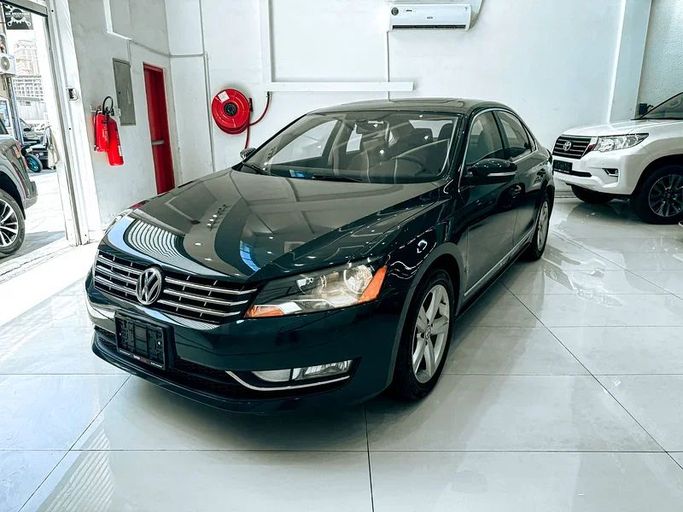 Подержанный Volkswagen Passat B7, 2.5 л, 2015 в Шардже от Ryno Cars Серый цвет. GCC | AUTO.AE