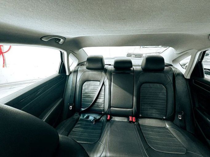 Подержанный Volkswagen Passat B7, 2.5 л, 2015 в Шардже от Ryno Cars Серый цвет. GCC | AUTO.AE