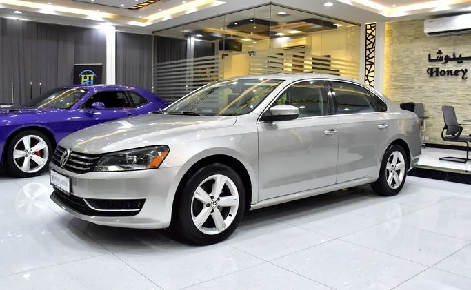 مستعملة Volkswagen Passat B7, 2.5 l, 2013 في في الشارقة من Honey Jidosha Used Cars Tr.، اللون فضي. المواصفات الكندية | AUTO.AE | إعلان #273145
