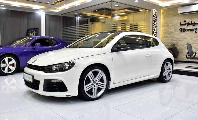 Подержанный Volkswagen Scirocco R I, 2.0 л, 2013 в Шардже от Honey Jidosha Used Cars Tr. Белый цвет. GCC | AUTO.AE | Объявление #273144