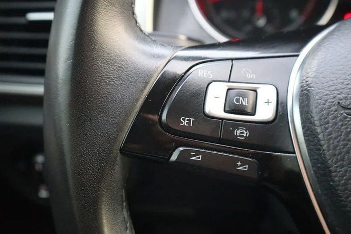 Used Volkswagen Teramont I, 3.6 l, 2019 in Sharjah by Al Rukin Al Saudi, White color. GCC Specs | AUTO.AE