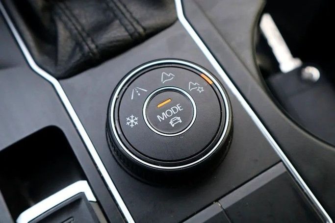 Used Volkswagen Teramont I, 3.6 l, 2019 in Sharjah by Al Rukin Al Saudi, White color. GCC Specs | AUTO.AE