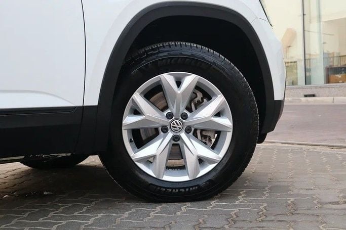 Used Volkswagen Teramont I, 3.6 l, 2019 in Sharjah by Al Rukin Al Saudi, White color. GCC Specs | AUTO.AE