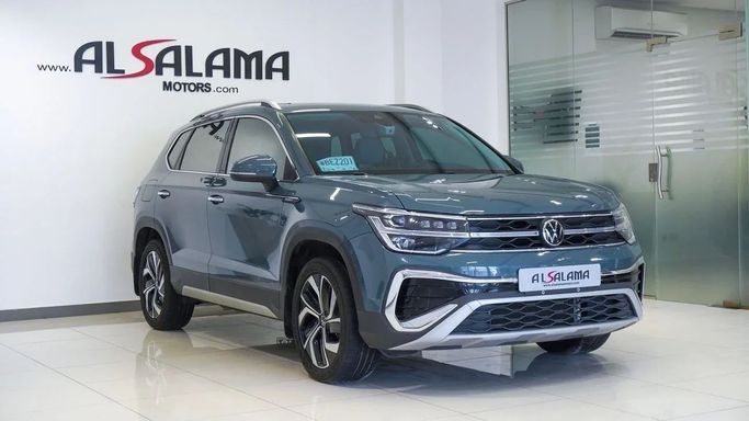 Подержанный Volkswagen Tharu I Рестайлинг, 1.5 л, 2023 в Шардже от Alsalama Motors Зеленый цвет. Китайская | AUTO.AE