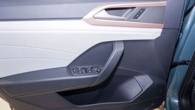 Подержанный Volkswagen Tharu I Рестайлинг, 1.5 л, 2023 в Шардже от Alsalama Motors Зеленый цвет. Китайская | AUTO.AE