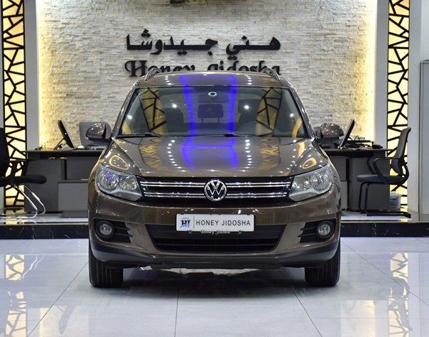 Подержанный Volkswagen Tiguan I Рестайлинг, 2.0 л, 2015 в Шардже от Honey Gidosha Used Cars Tr. Коричневый цвет.  | AUTO.AE