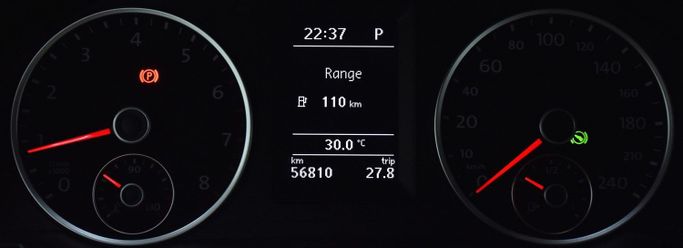 Подержанный Volkswagen Tiguan I Рестайлинг, 2.0 л, 2016 в Шардже от Honey Gidosha Used Cars Tr. Серый цвет.  | AUTO.AE