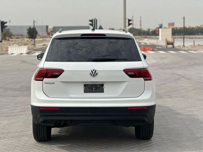 Подержанный Volkswagen Tiguan II (China Market), 2.0 л, 2018 в Шардже от Al Aayan Used Cars Белый цвет. GCC | AUTO.AE