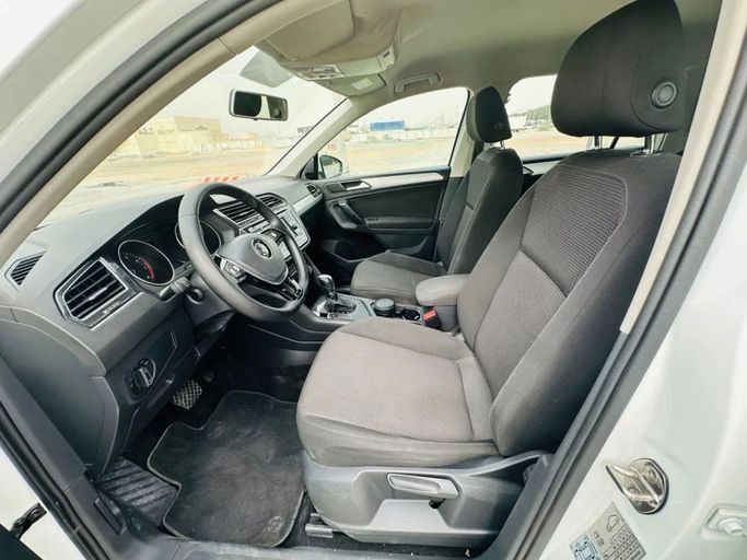 Подержанный Volkswagen Tiguan II (China Market), 2.0 л, 2018 в Шардже от Al Aayan Used Cars Белый цвет. GCC | AUTO.AE