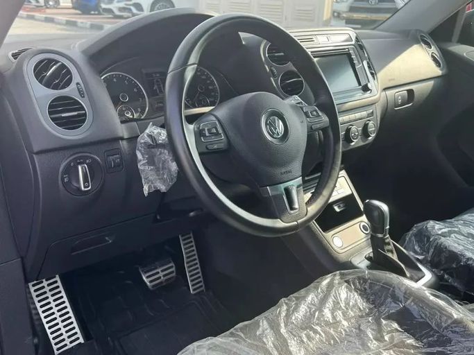 Подержанный Volkswagen Tiguan I Рестайлинг, 2.0 л, 2017 в Шардже от Alfaris Used Cars Черный цвет. Other | AUTO.AE