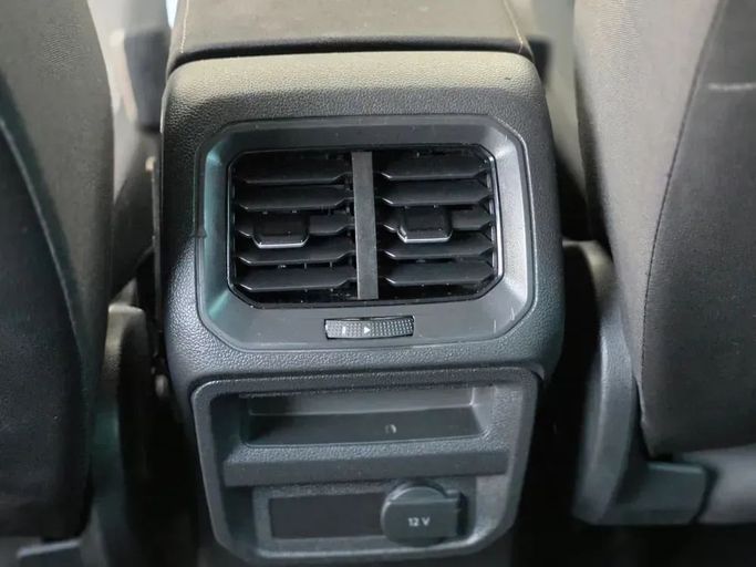 Подержанный Volkswagen Tiguan II, 2.0 л, 2018 в Шардже от Al Sayed Ezzat Khamis Белый цвет. GCC | AUTO.AE