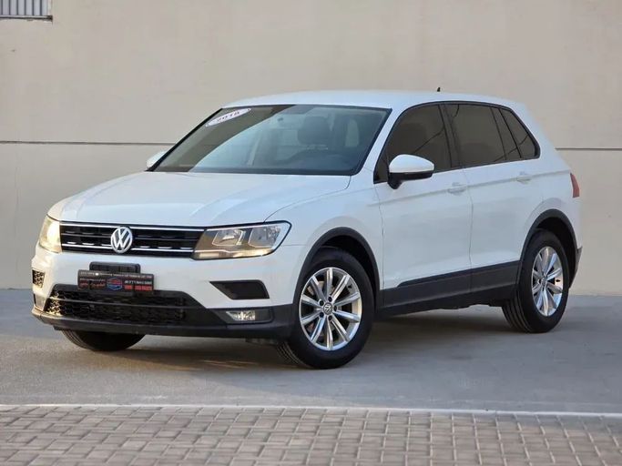 Подержанный Volkswagen Tiguan II, 2.0 л, 2018 в Шардже от Al Sayed Ezzat Khamis Белый цвет. GCC | AUTO.AE
