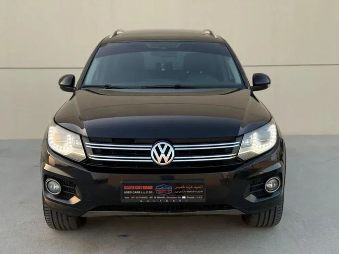 Подержанный Volkswagen Tiguan II, 2.0 л, 2016 в Шардже от Al Sayed Ezzat Khamis Черный цвет. GCC | AUTO.AE