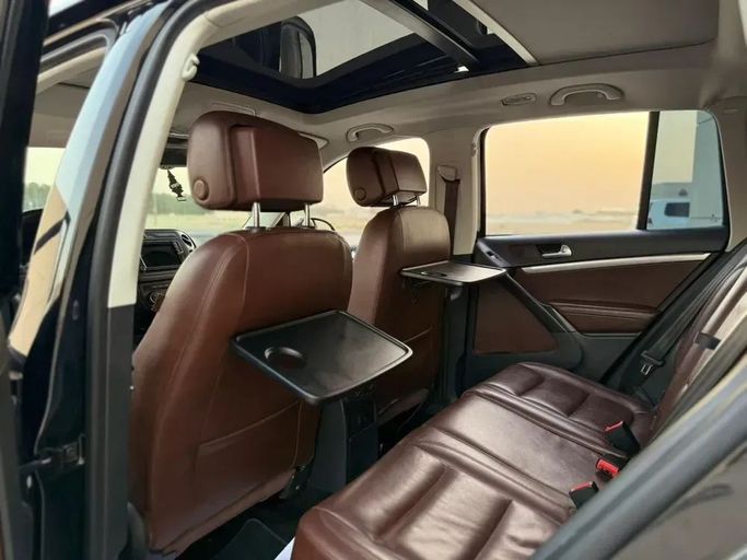 Подержанный Volkswagen Tiguan II, 2.0 л, 2016 в Шардже от Al Sayed Ezzat Khamis Черный цвет. GCC | AUTO.AE