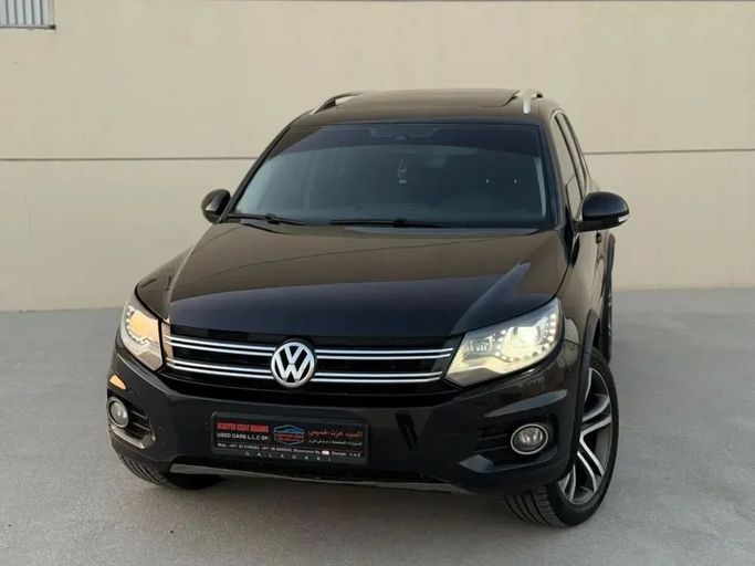 Подержанный Volkswagen Tiguan II, 2.0 л, 2016 в Шардже от Al Sayed Ezzat Khamis Черный цвет. GCC | AUTO.AE