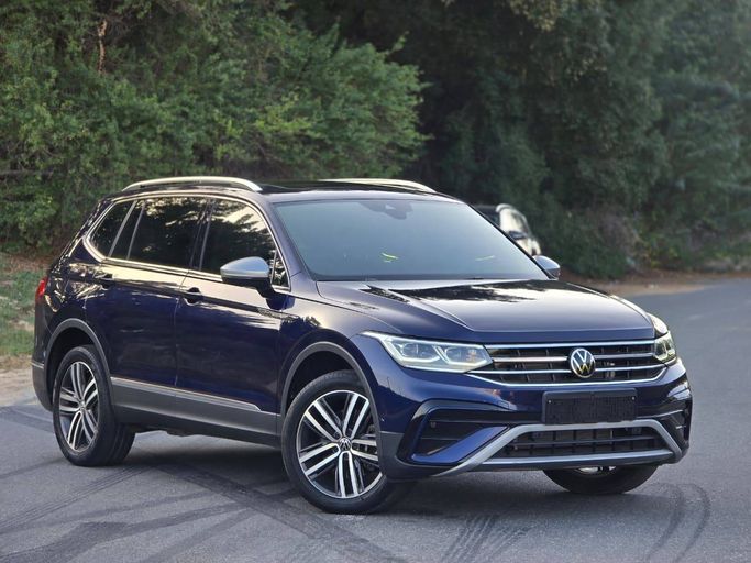 مستعملة Volkswagen Tiguan ثالثاً, 1.5 l, 2023 في في الشارقة من Al Jana Used Cars، اللون أزرق. المواصفات الكورية | AUTO.AE