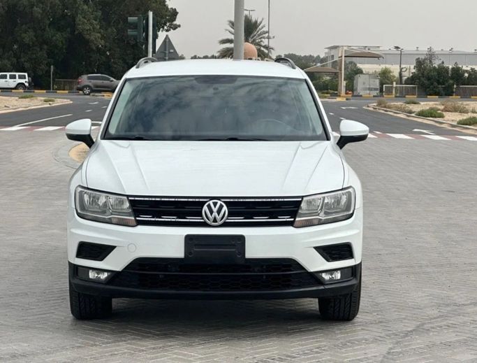 مستعملة Volkswagen Tiguan II (السوق الصينية), 2.0 l, 2018 في في الشارقة من Al Aayan Used Cars، اللون أبيض. مواصفات الخليج | AUTO.AE | إعلان #272878