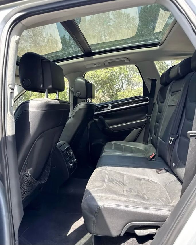 Used Volkswagen Touareg II, 3.6 l, 2012 in UAE, Sharjah by Najm Al Shimal Used Cars trd., Silver color. GCC Specs | AUTO.AE | Listing #295995 — photo 14 of 14