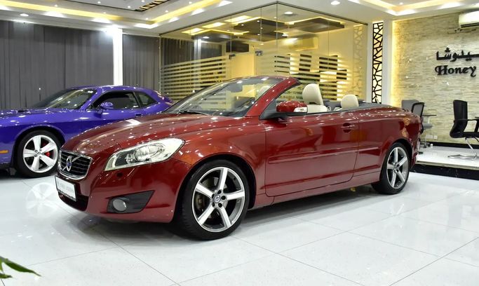 مستعملة Volvo C70 فيس ليفت الثاني, 2.4 l, 2011 في في الشارقة من Honey Jidosha Used Cars Tr.، اللون أحمر. مواصفات الخليج | AUTO.AE | إعلان #272986