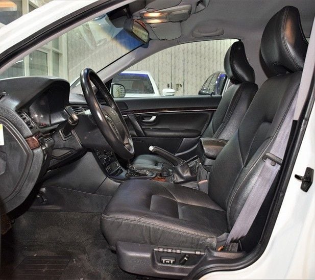 Подержанный Volvo S80 I Рестайлинг, 2.9 л, 2004 в Шардже от Honey Gidosha Used Cars Tr. Белый цвет.  | AUTO.AE