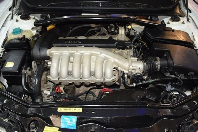 Подержанный Volvo S80 I Рестайлинг, 2.9 л, 2004 в Шардже от Honey Gidosha Used Cars Tr. Белый цвет.  | AUTO.AE