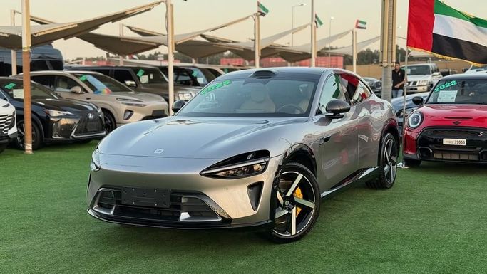 Новый Xiaomi YU7, 2025 в Шардже от Badar Used Cars Серебристый цвет.  | AUTO.AE