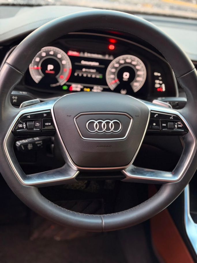 مستعملة Audi A6 45 TFSI عملية فيس ليفت V (C8), 2.0 l, 2023 في في أم القيوين من LOW MILEAGE، اللون فضي. المواصفات الكورية | AUTO.AE | إعلان #271217