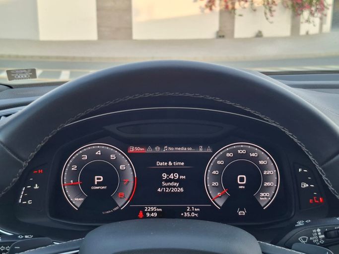 Подержанный Audi Q7 45 TFSI II (4M) Рестайлинг 2, 2.0 л, 2025 в Умм-Аль-Кувейне от LOW MILEAGE Серебристый цвет. Американская | AUTO.AE | Объявление #269813