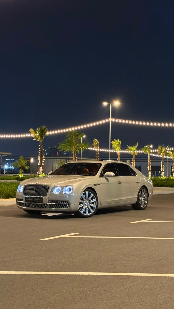 جديدة Bentley Flying Spur ثانياً, 6.0 l, 2014 في في الإمارات, أم القيوين من SALEH CARS، اللون رمادي. مواصفات الخليج | AUTO.AE | إعلان #278624