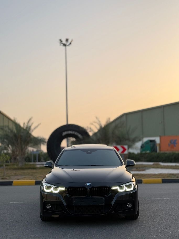 مستعملة BMW 3 Series 330i عملية فيس ليفت VI (F3x), 2.0 l, 2018 في في الإمارات, أم القيوين من SALEH CARS، اللون أسود. المواصفات الكورية | AUTO.AE | إعلان #275797