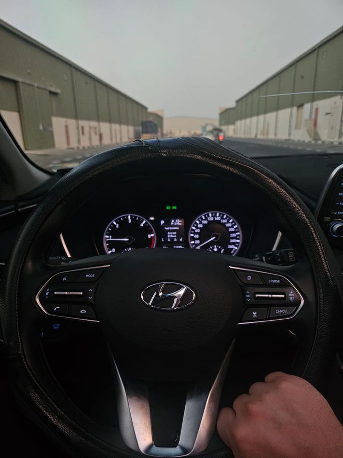Подержанный Hyundai Santa Fe IV (China Market), 2.0 л, 2019 в ОАЭ, Умм-Аль-Кувейн от LOW MILEAGE Белый цвет. Корейская | AUTO.AE | Объявление #272368
