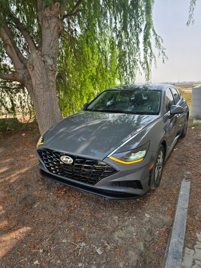 مستعملة ⁦Hyundai Sonata ثامناً (DN8)، 2.5 l، 2020⁩ في في الإمارات, أم القيوين، اللون رمادي. المواصفات الأمريكية | AUTO.AE | إعلان #287386