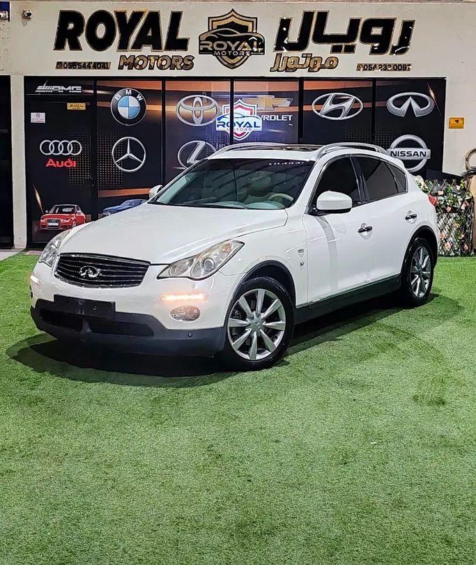 Подержанный Infiniti QX50 I, 3.7 л, 2015 в Умм-Аль-Кувейне от ROYAL MOTORS Белый цвет. GCC | AUTO.AE