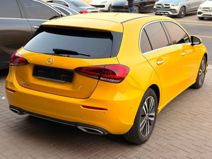 مستعملة Mercedes-Benz A-Class 200 عملية فيس ليفت IV (W177), 1.3 l, 2023 في في الإمارات, أم القيوين من LOW MILEAGE، اللون أصفر. المواصفات الكورية | AUTO.AE | إعلان #277573