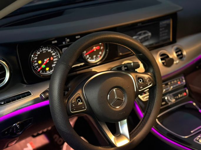 Подержанный Mercedes-Benz E-Class 300 V (W213, S213, C238), 2.0 л, 2017 в Умм-Аль-Кувейне от LOW MILEAGE Серебристый цвет. Корейская | AUTO.AE | Объявление #270594