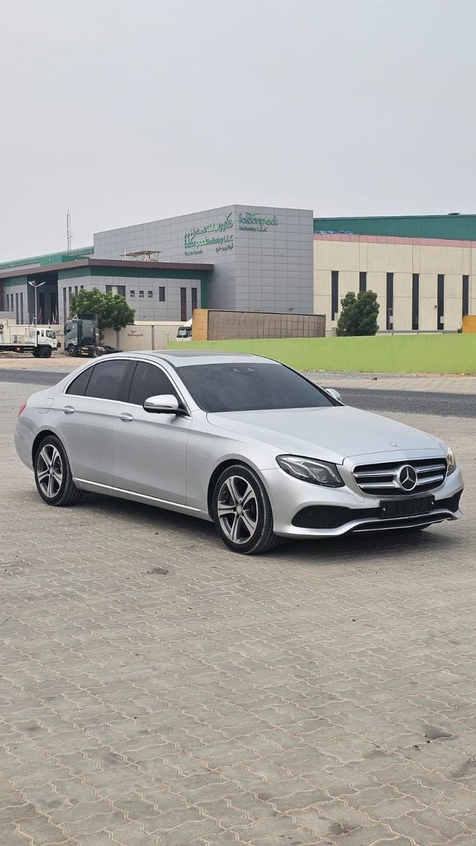 جديدة Mercedes-Benz E-Class 300 V (W213، S213، C238), 2.0 l, 2017 في في الإمارات, أم القيوين من SALEH CARS، اللون فضي. المواصفات الكورية | AUTO.AE | إعلان #275777