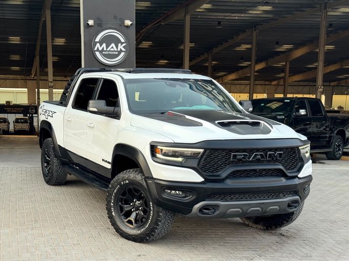 مستعملة ⁦RAM 1500 Crew Cab TRX V، 6.2 l، 2022⁩ في في الإمارات, أم القيوين من MAK MOTORS، اللون أبيض. المواصفات الأمريكية | AUTO.AE | إعلان #286028