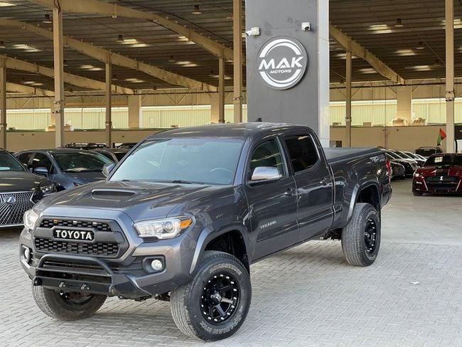 Подержанный Toyota Tacoma III, 3.5 л, 2017 в Умм-Аль-Кувейне от MAK MOTORS Серый цвет. Канадская | AUTO.AE