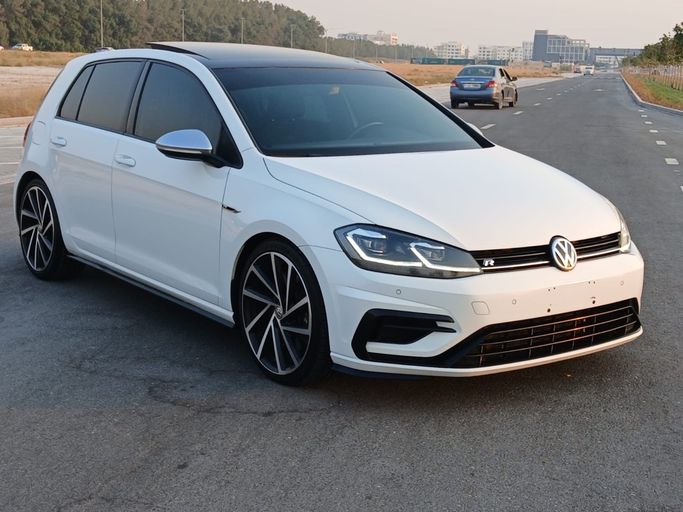 مستعملة Volkswagen Golf R فيس ليفت السابع, 2.0 l, 2019 في في أم القيوين من TALAL MOTORS، اللون أبيض. مواصفات الخليج | AUTO.AE | إعلان #272260
