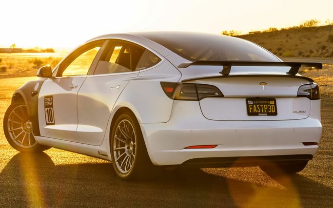 UP-M3MY-309-4.1, UNPLUGGED PERFORMANCE UP-M3MY-309-4.1 Dual Rear Spoiler - Wing Base Only, Gloss Carbon for TESLA Model 3 في الإمارات العربية المتحدة, دبي. Condition - new. Price ⁦3,000 AED⁩. Photo, seller contacts | AUTO.AE
