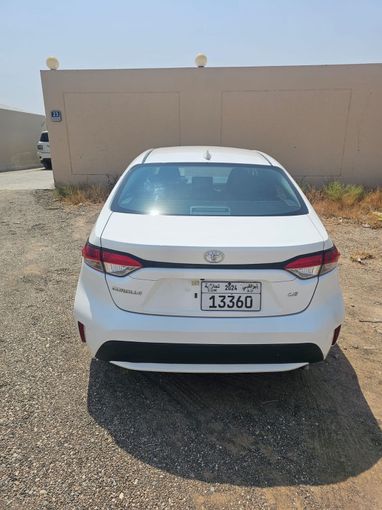 مستعملة Toyota Corolla Axio XI (E160, E170, E170, E180) شد الوجه 1, 1.5 l, 2021 في في أبو ظبي، اللون أبيض. المواصفات الأمريكية | AUTO.AE