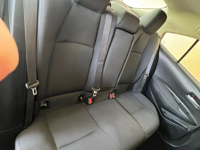 مستعملة Toyota Corolla Axio XI (E160, E170, E170, E180) شد الوجه 1, 1.5 l, 2021 في في أبو ظبي، اللون أبيض. المواصفات الأمريكية | AUTO.AE